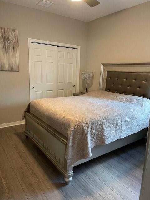 bedroom featuring hardwood / wood-style floors, ceiling fan, and a closet