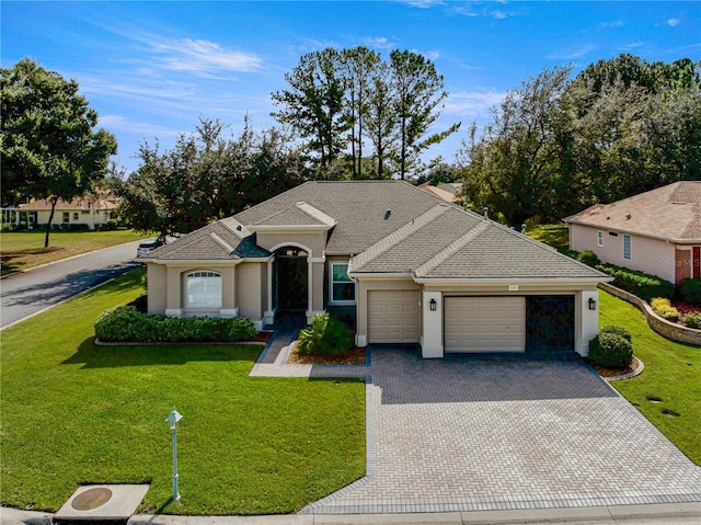 view of front facade featuring a garage and a front yard