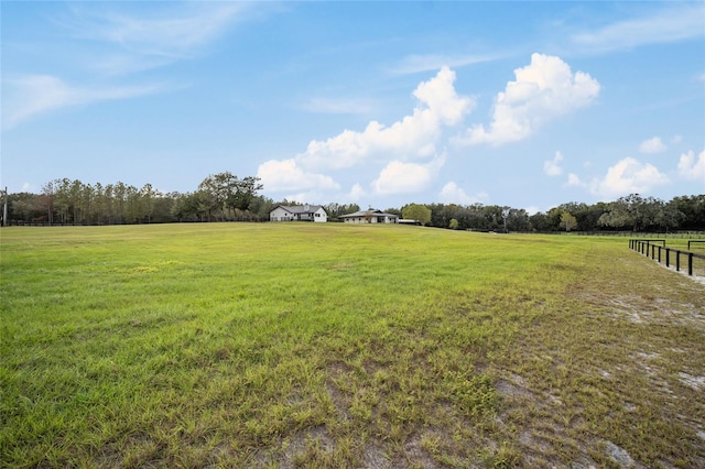 view of yard featuring a rural view