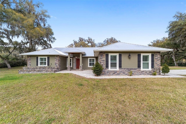 ranch-style home featuring a front lawn