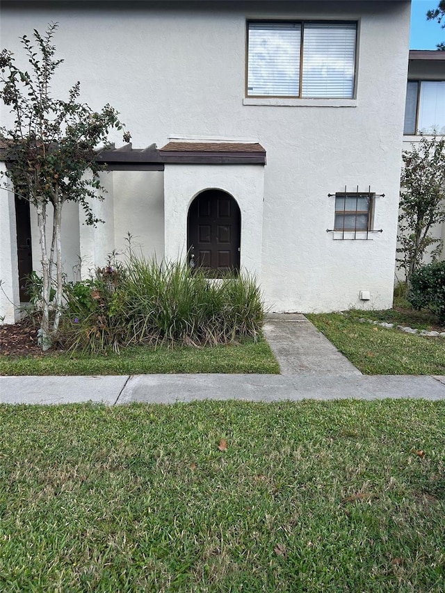 view of front of home with a front yard