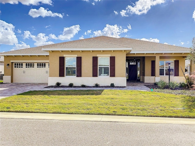 view of front of property featuring a front yard and a garage