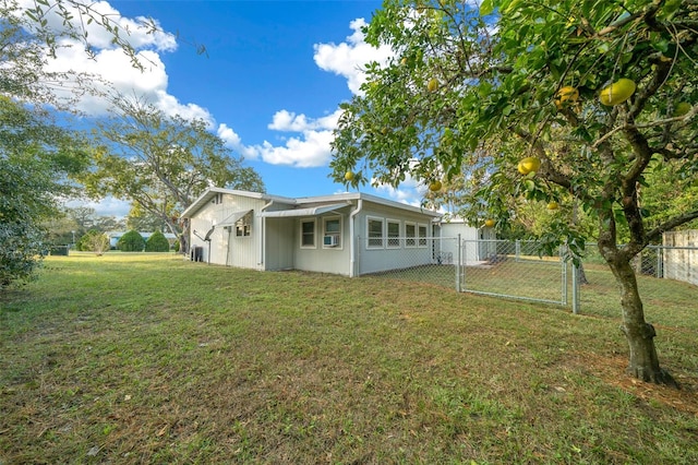 exterior space featuring a lawn