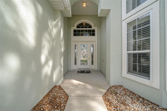 entrance to property with stucco siding