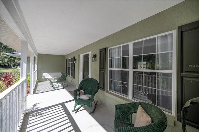 balcony featuring covered porch