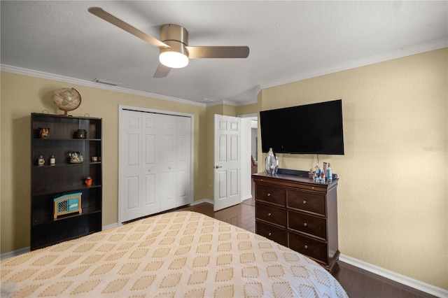 bedroom with ceiling fan, crown molding, a closet, and dark hardwood / wood-style flooring