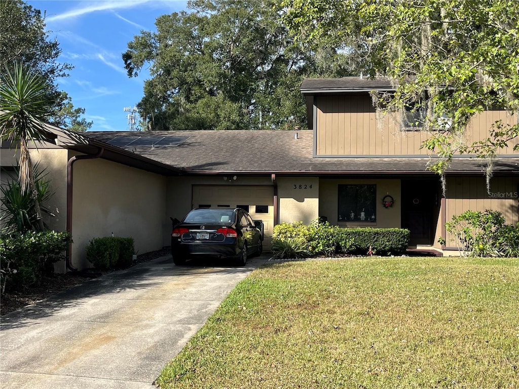 view of front of house featuring a front yard and a garage