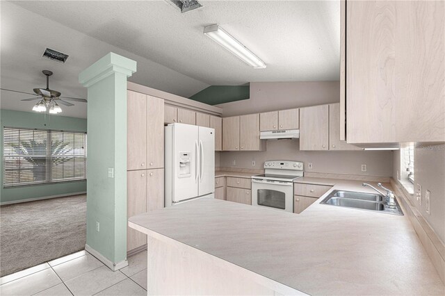 kitchen with white appliances, sink, vaulted ceiling, kitchen peninsula, and ceiling fan