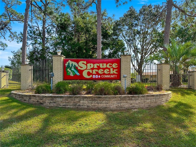 community / neighborhood sign featuring a yard