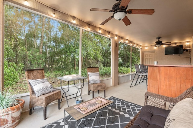 sunroom / solarium featuring ceiling fan