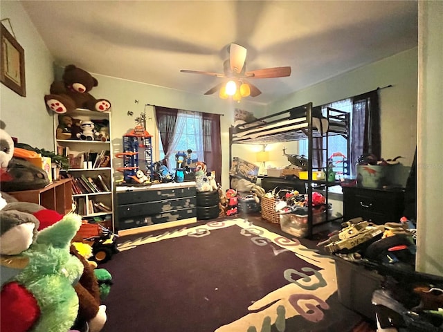 bedroom with ceiling fan