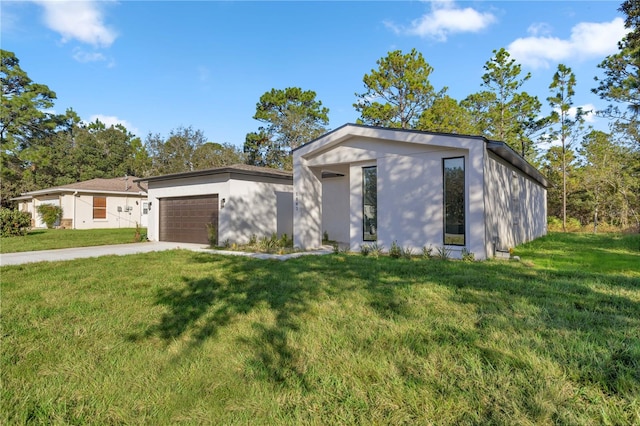 view of front of home featuring a garage and a front yard