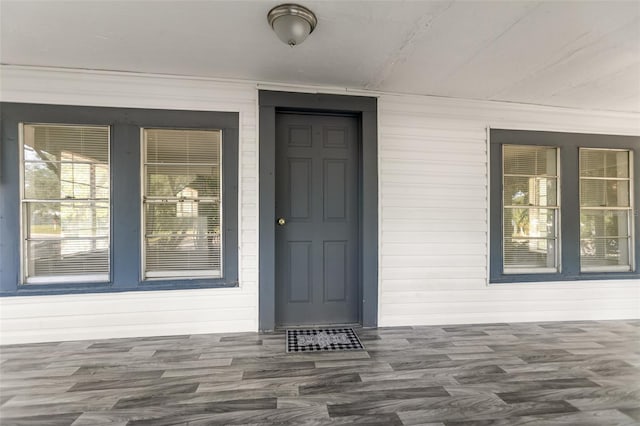 entrance to property featuring a porch