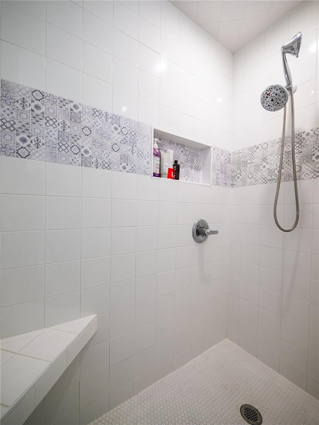 bathroom featuring tiled shower