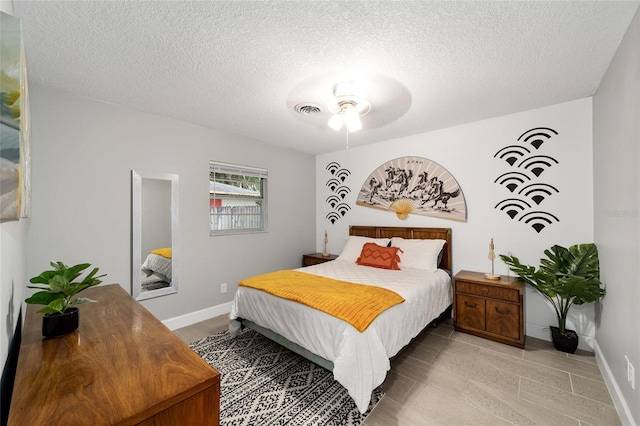 bedroom featuring a textured ceiling and ceiling fan