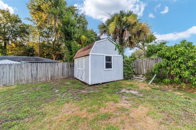 view of outdoor structure featuring a yard