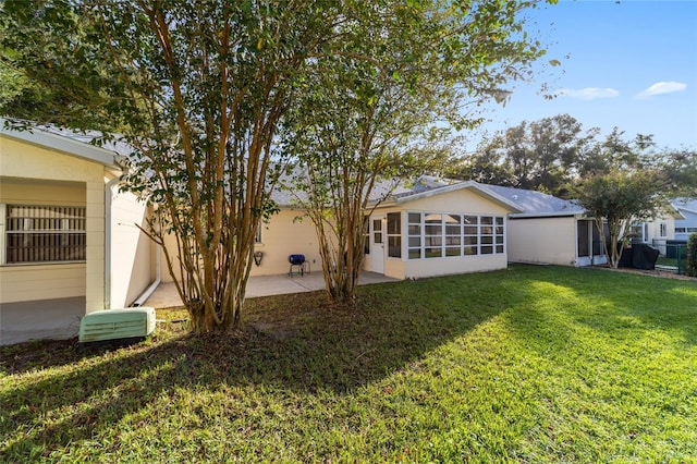 view of yard featuring a patio