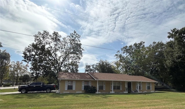 single story home featuring a front yard