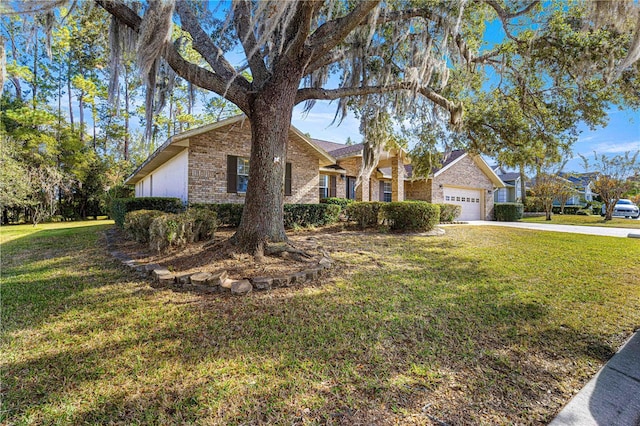 view of front of property featuring a front lawn and a garage