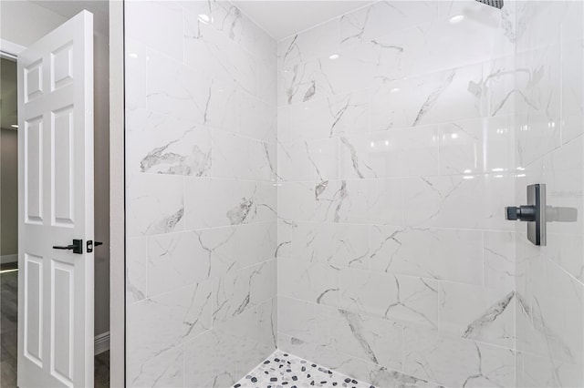 bathroom featuring tiled shower