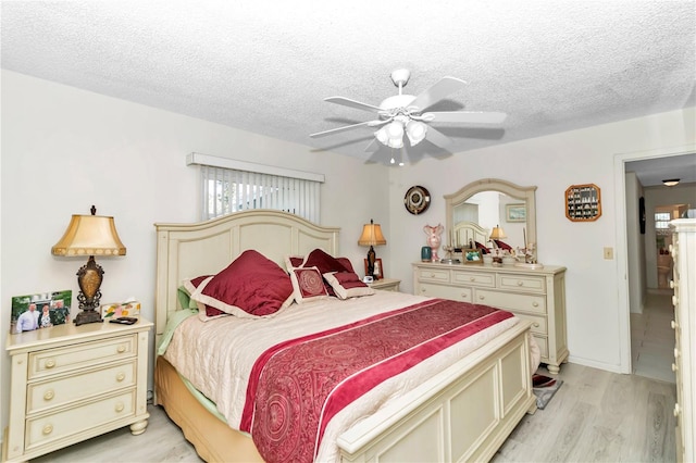 bedroom featuring a textured ceiling, light hardwood / wood-style floors, and ceiling fan