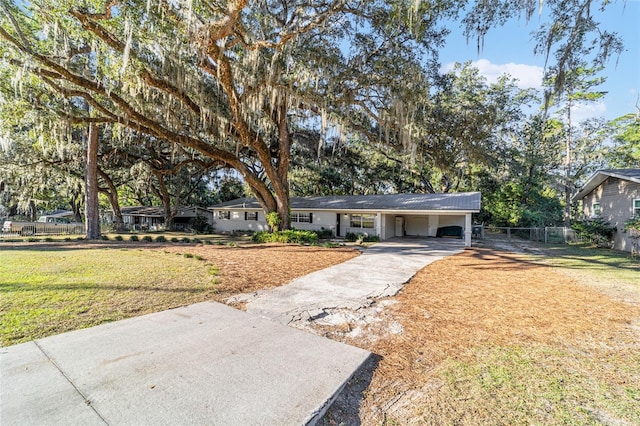 view of front facade featuring a carport and a front yard