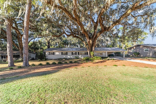 view of front facade featuring a front yard