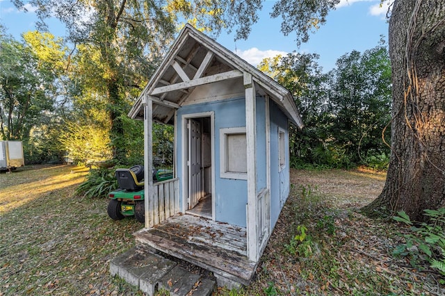 view of outbuilding