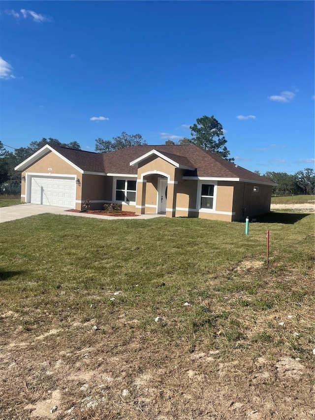 view of front of property featuring a garage and a front yard