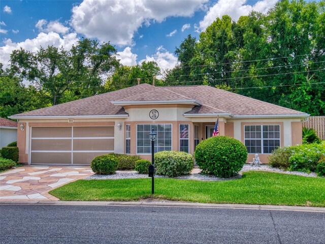 view of front of house featuring a front lawn and a garage