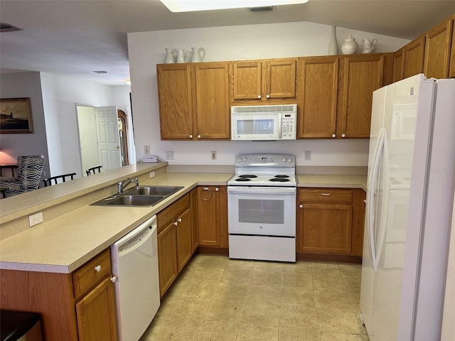 kitchen featuring a breakfast bar area, kitchen peninsula, sink, and white appliances