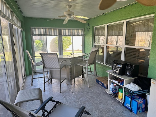 sunroom / solarium featuring ceiling fan