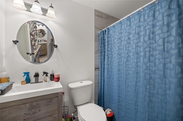 bathroom featuring a shower with curtain, vanity, a textured ceiling, and toilet