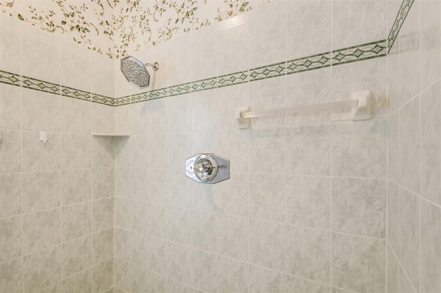 bathroom featuring tiled shower