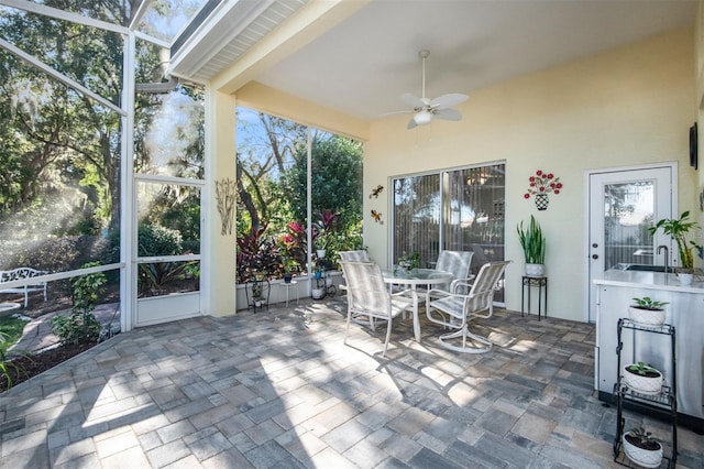 sunroom with ceiling fan