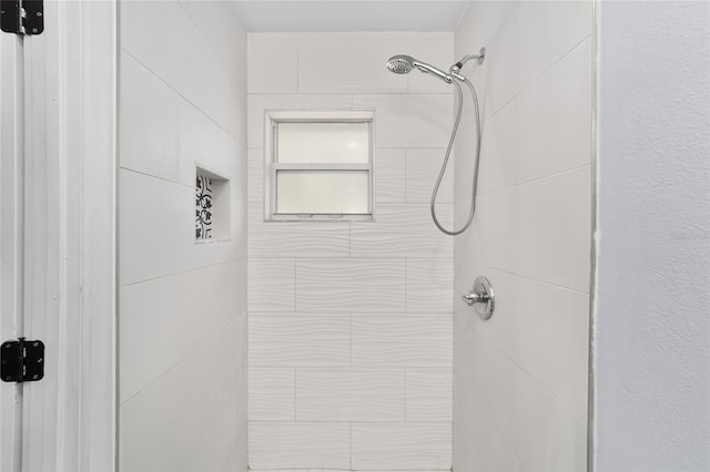 bathroom featuring a tile shower