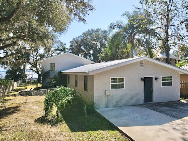 view of front of home featuring a patio