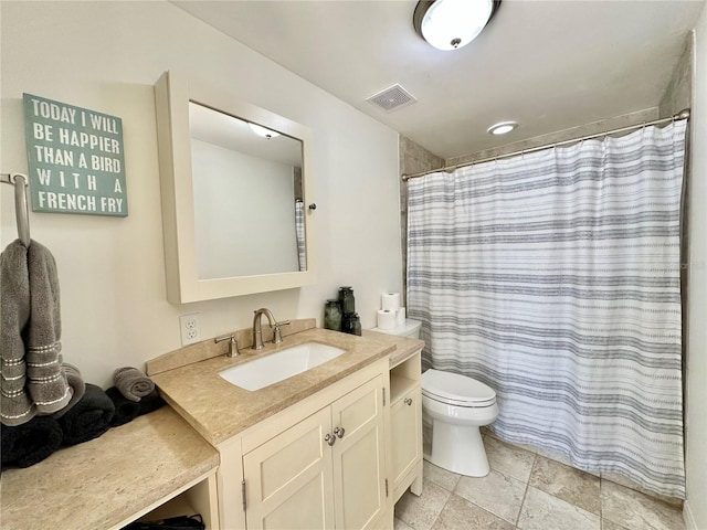 bathroom featuring a shower with curtain, vanity, and toilet