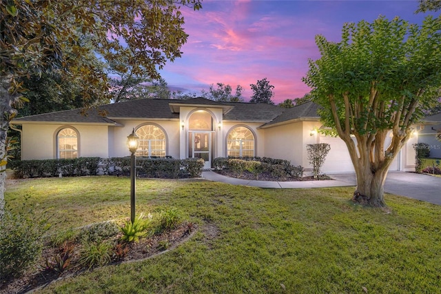 view of front of house featuring a yard and a garage