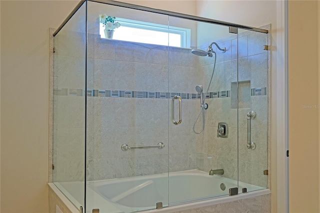 bathroom with enclosed tub / shower combo