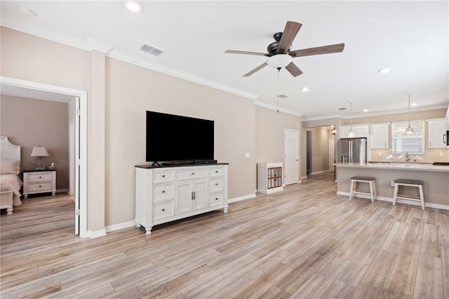 living room with light wood-type flooring, ceiling fan, and crown molding