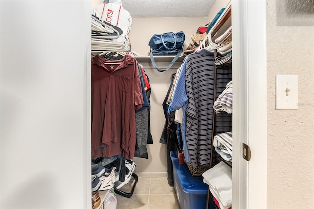 spacious closet featuring light tile patterned floors