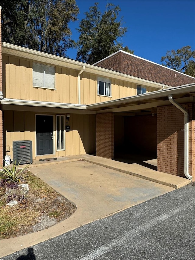 view of front of home with central AC and a carport