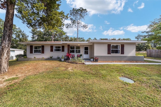 single story home with a front yard