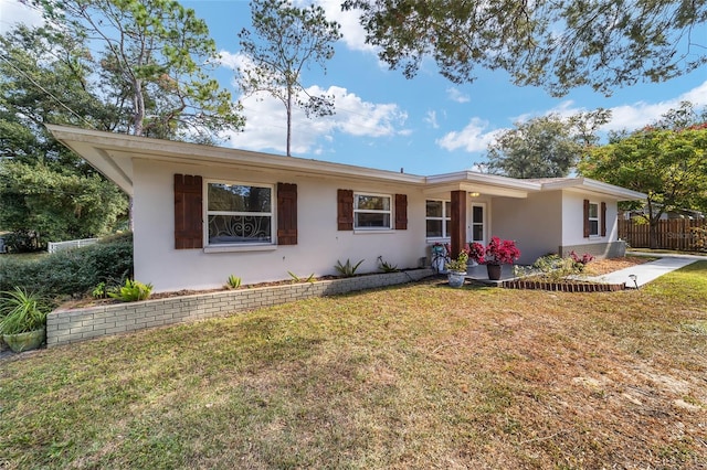 ranch-style house featuring a front lawn