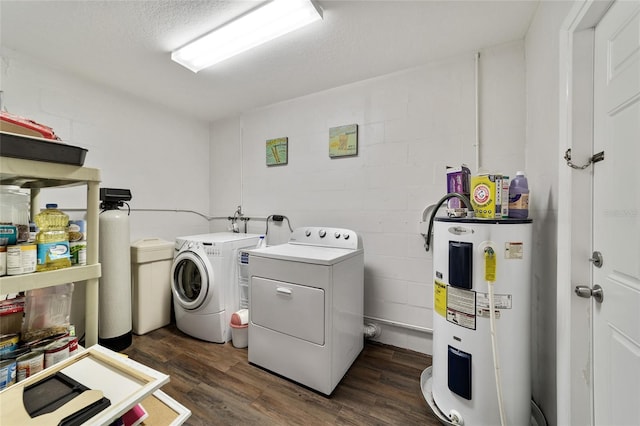 clothes washing area with water heater, dark wood-type flooring, a textured ceiling, and independent washer and dryer