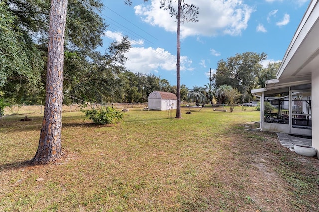 view of yard featuring a storage shed