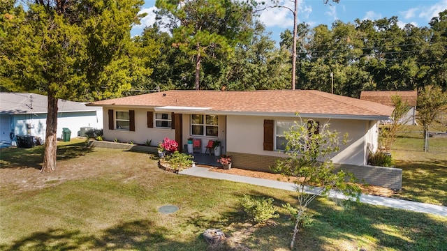 ranch-style house featuring a front lawn