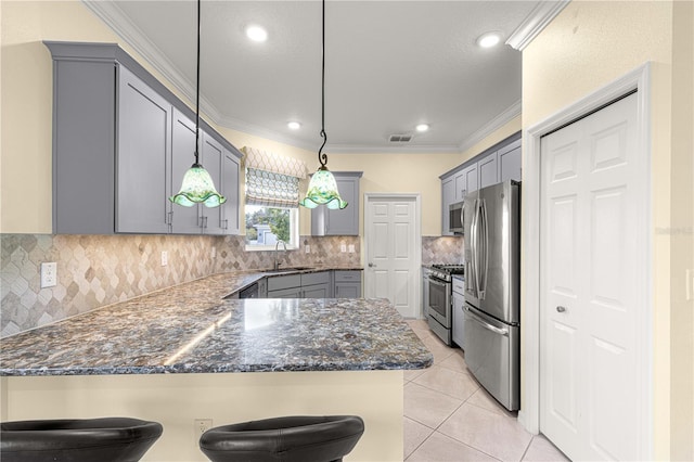 kitchen with stainless steel appliances, hanging light fixtures, kitchen peninsula, a breakfast bar, and light tile patterned flooring