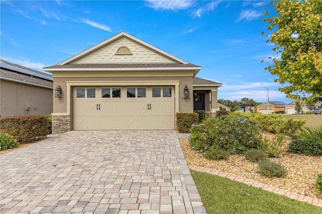 view of front facade featuring a garage